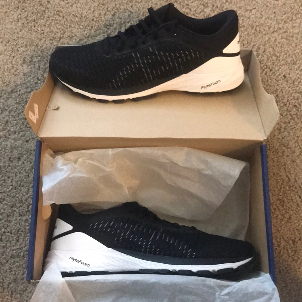 Brand New ASICS DynaFlyte 2 Running Shoes (Size 9)